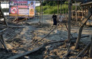 Gosong Jembatan Kahayan Kembali Muncul, Satpol PP Imbau Warga Tidak Berenang