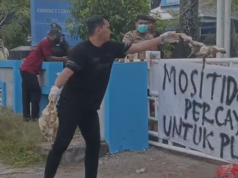 Demo Jilid II di PLN Palangka Raya, Massa Lempar Bangkai Ayam dan Tuntut Pertanggungjawaban BUANG BANGKAI