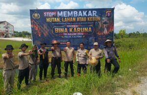 Pasang Spanduk di Jalan Mahir Mahar, Ditbinmas Polda Kalteng Ajak Masyarakat Cegah Karhutla SPANDUK