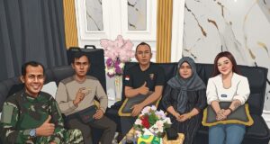 Didampingi Bhabinkamtibmas dan Babinsa, Cak Sam Mediasi Artis Kalteng dan IRT Berseteru di TikTok Mediasi