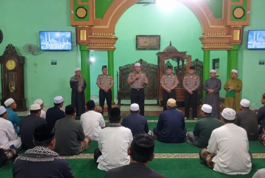 Pererat Silaturahmi Dengan Masyarakat, Ditbinmas Polda Kalteng Sampaikan Pesan Kamtibmas dalam Subuh Keliling di Masjid Darul Mutaqin Palangka Raya