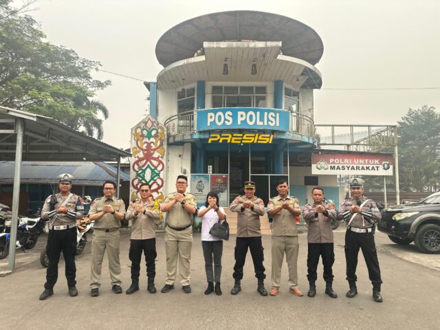 Pembagian masker Ditbinmas Polda Kalteng dan KBPP Polri di Palangka Raya Pembagian masker Ditbinmas Polda Kalteng dan KBPP Polri di Palangka Raya